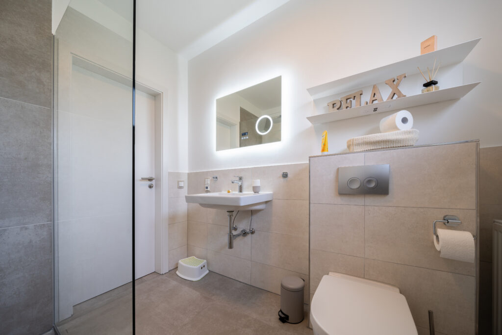 Badezimmer mit Walk-In Dusche